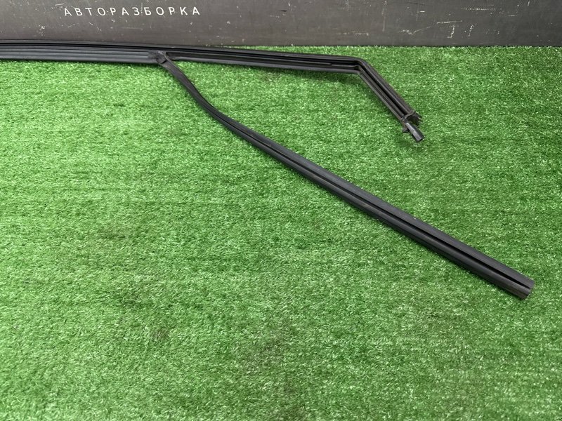 Уплотнитель стекла направляющий Citroen C 4