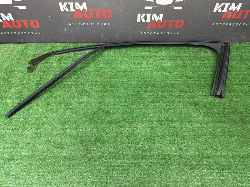 Уплотнитель стекла направляющий Citroen C 4