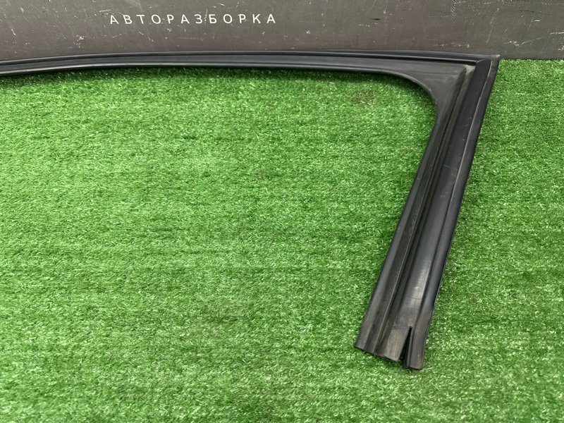 Уплотнитель стекла направляющий Citroen C 4