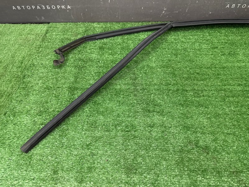 Уплотнитель стекла направляющий Citroen C 4