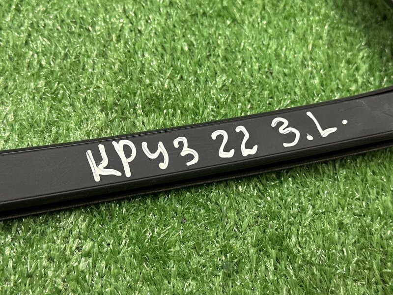 Уплотнитель стекла направляющий Chevrolet Cruze