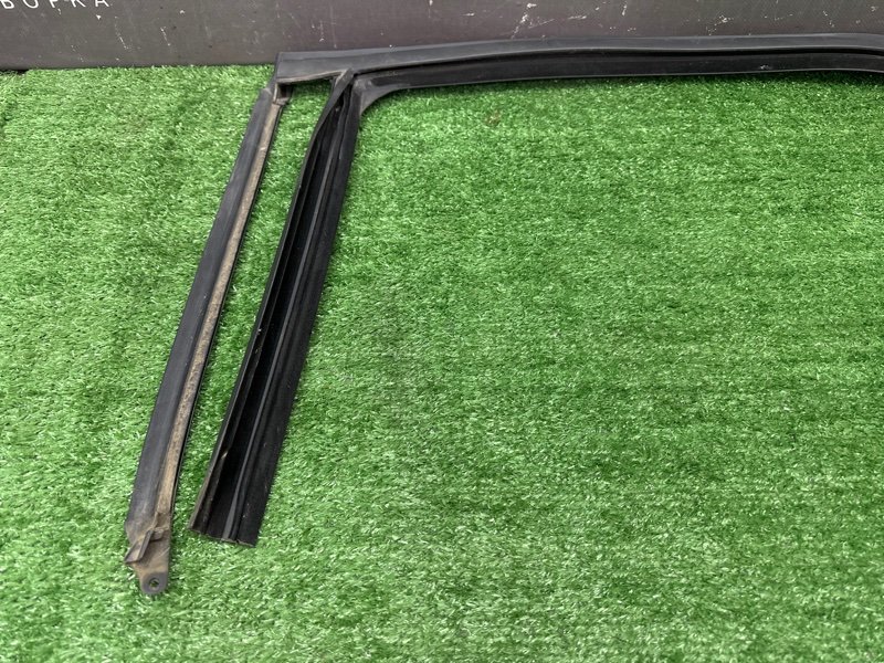 Уплотнитель стекла направляющий Chevrolet Cruze