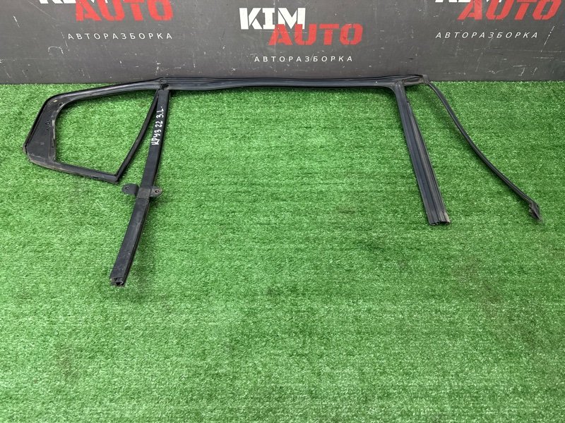 Уплотнитель стекла направляющий Chevrolet Cruze