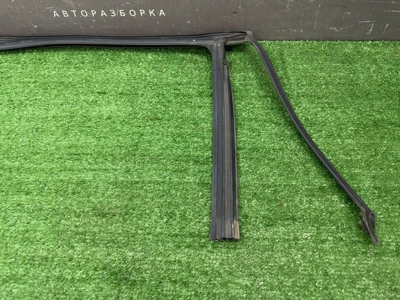 Уплотнитель стекла направляющий Chevrolet Cruze