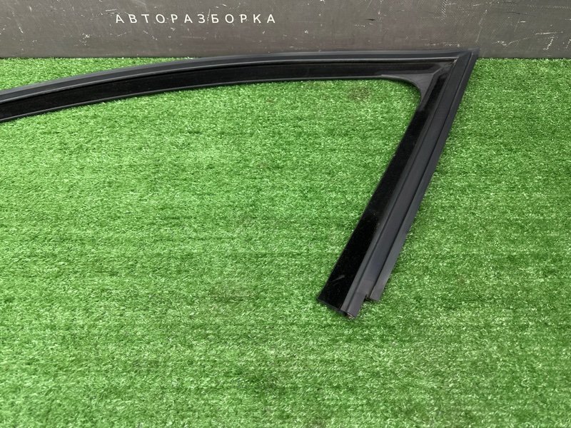 Уплотнитель стекла направляющий Citroen C 4