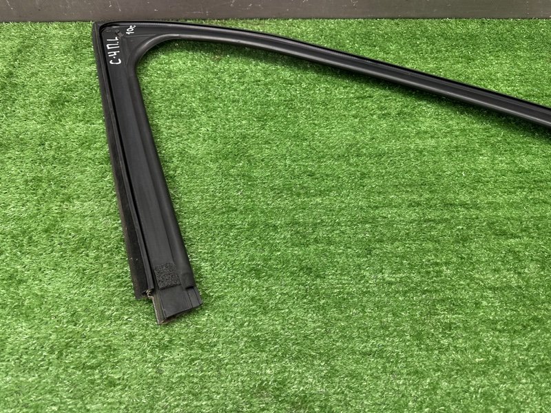 Уплотнитель стекла направляющий Citroen C 4