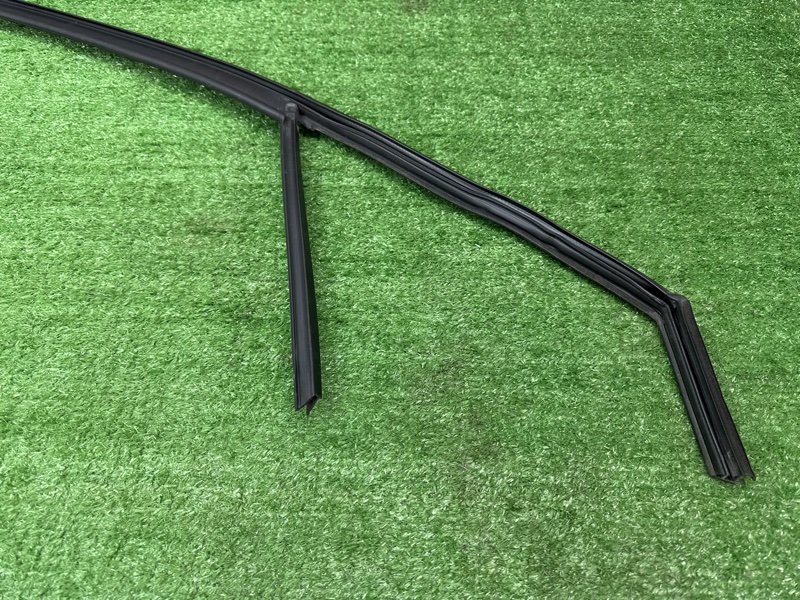 Уплотнитель стекла направляющий Citroen C 4