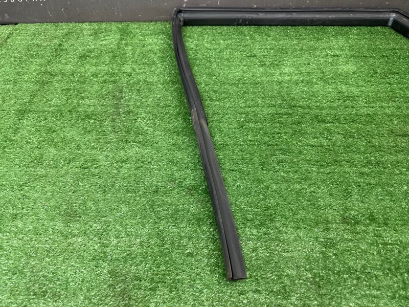 Уплотнитель стекла направляющий Chevrolet Lacetti