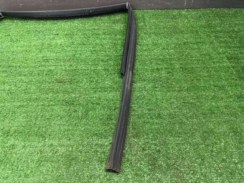 Уплотнитель стекла направляющий Chevrolet Lacetti