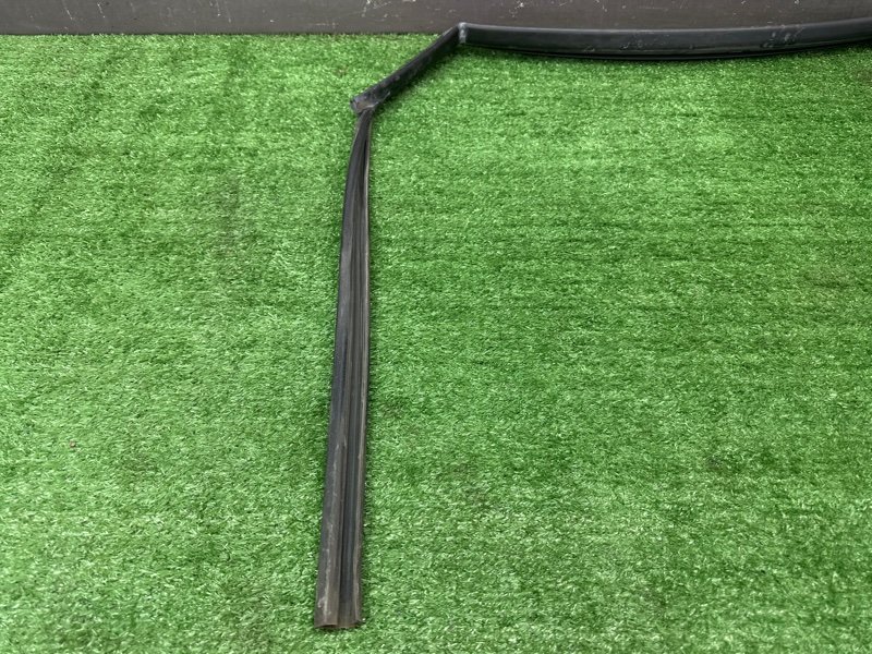 Уплотнитель стекла направляющий Chevrolet Lacetti