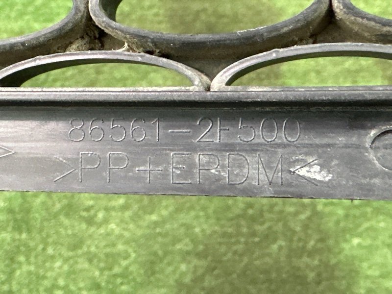 Решетка бампера нижняя Kia Cerato 1