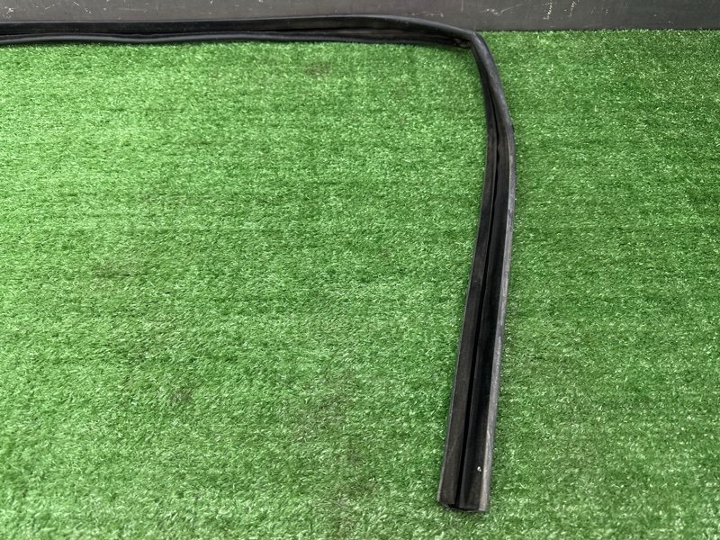 Уплотнитель стекла направляющий Opel Astra H