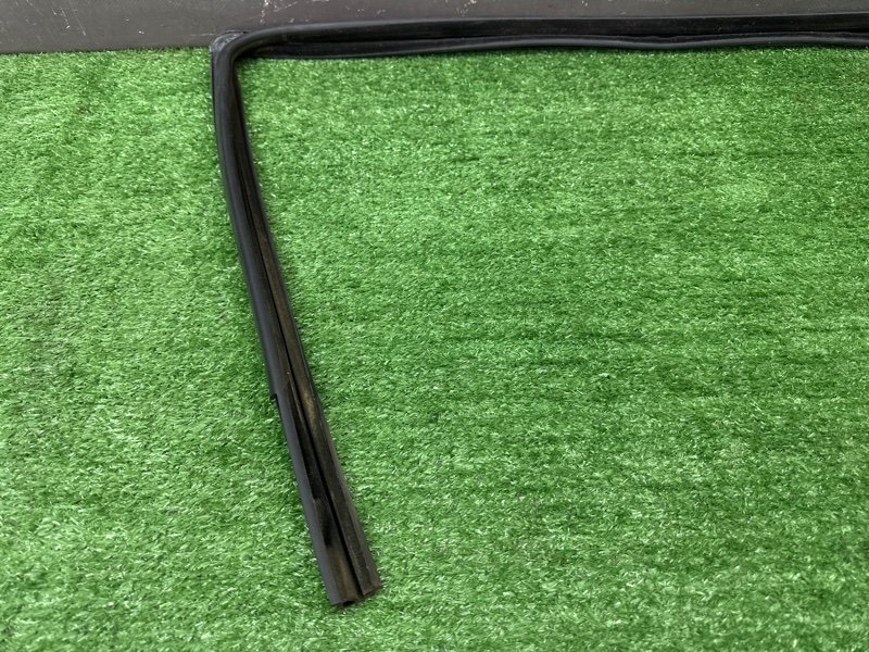 Уплотнитель стекла направляющий Opel Astra H