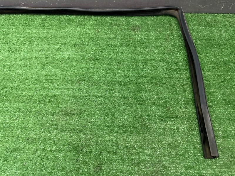 Уплотнитель стекла направляющий Opel Astra H