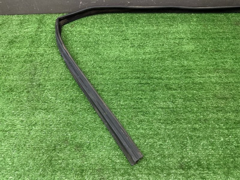 Уплотнитель стекла направляющий Opel Astra H