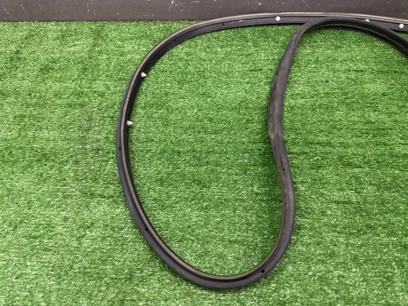 Уплотнитель двери Opel Insignia