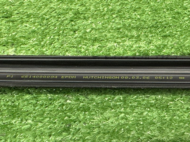 Уплотнитель стекла направляющий Ford Focus 2