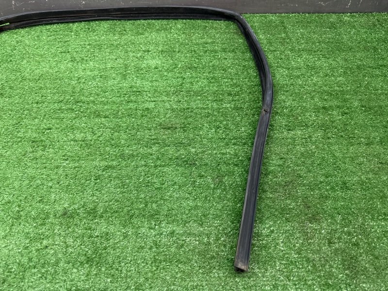 Уплотнитель стекла направляющий Opel Astra H