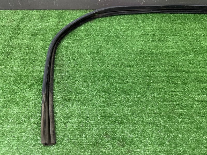 Уплотнитель стекла направляющий Opel Astra H