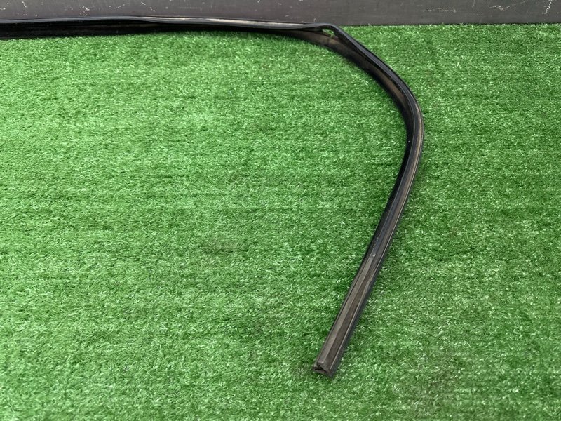 Уплотнитель стекла направляющий Opel Astra H