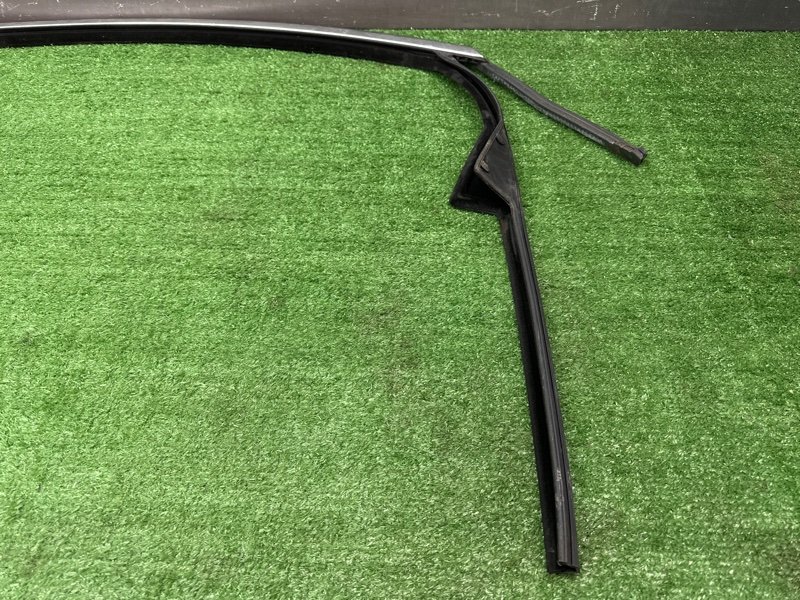 Уплотнитель стекла направляющий Opel Astra J