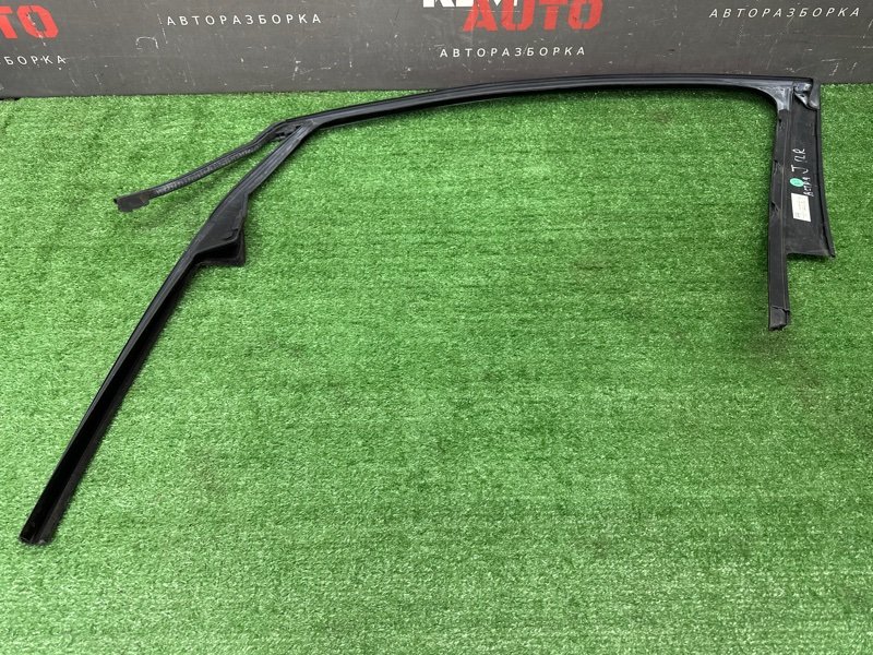 Уплотнитель стекла направляющий Opel Astra J