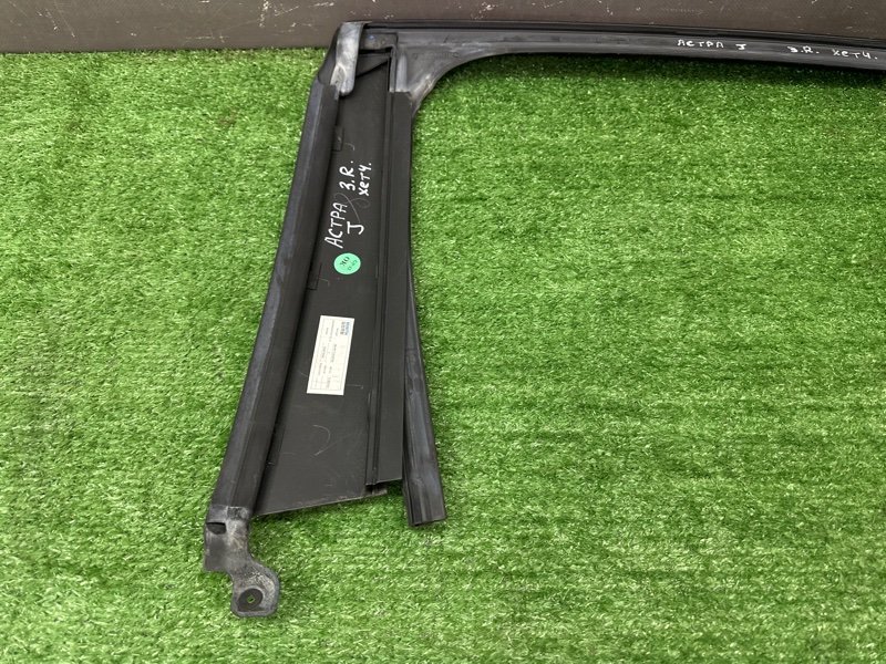 Уплотнитель стекла направляющий Opel Astra J