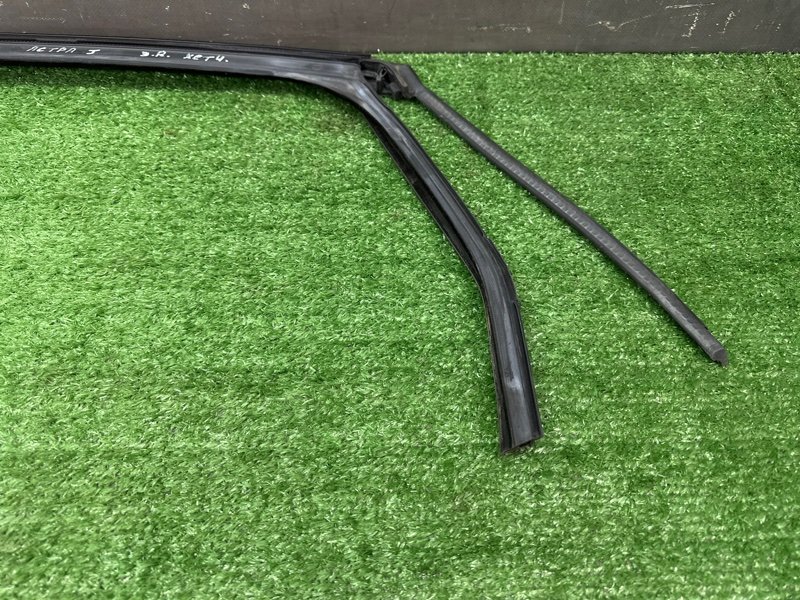 Уплотнитель стекла направляющий Opel Astra J