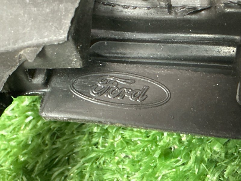 Уплотнитель стекла направляющий Ford Mondeo 4