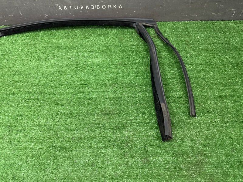 Уплотнитель стекла направляющий Ford Mondeo 4