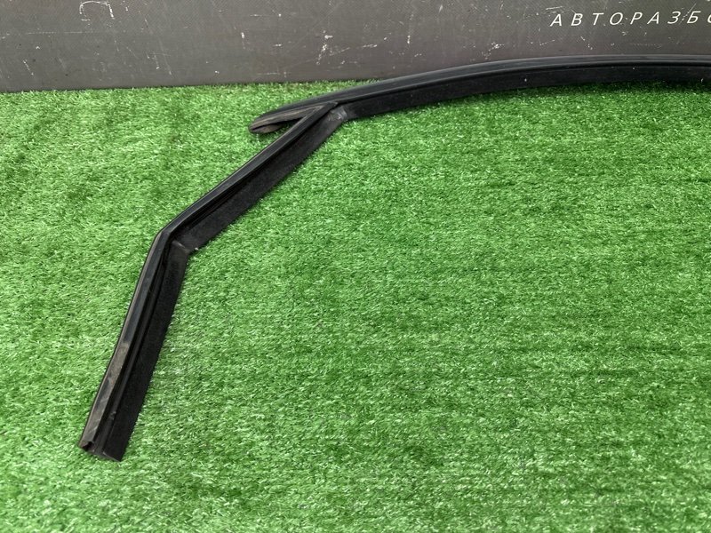 Уплотнитель стекла направляющий Ford Mondeo 4