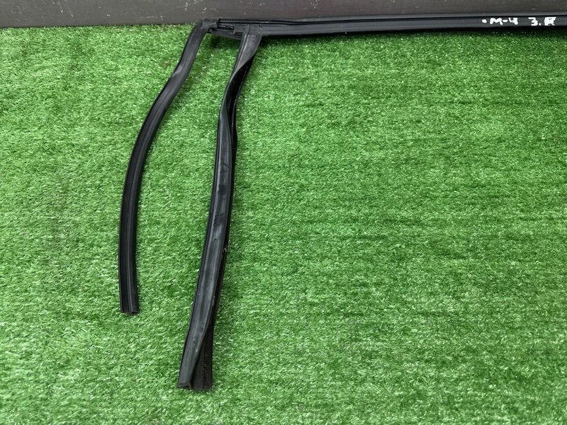 Уплотнитель стекла направляющий Ford Mondeo 4