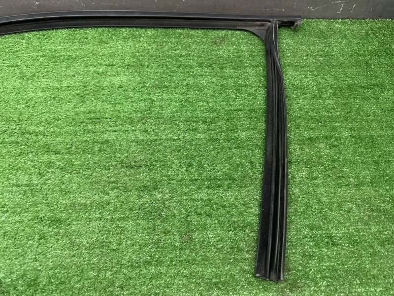 Уплотнитель стекла направляющий Chevrolet Orlando J309