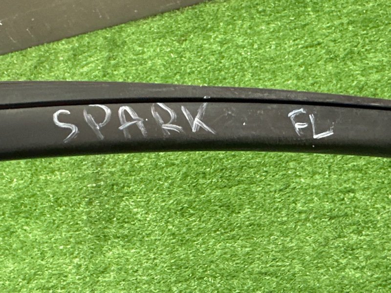 Уплотнитель стекла направляющий Chevrolet Spark