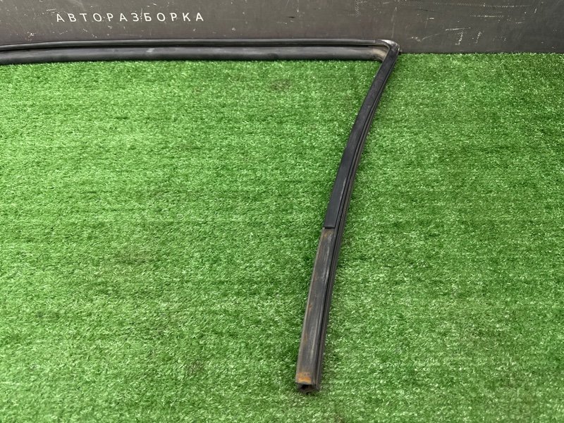 Уплотнитель стекла направляющий Chevrolet Spark