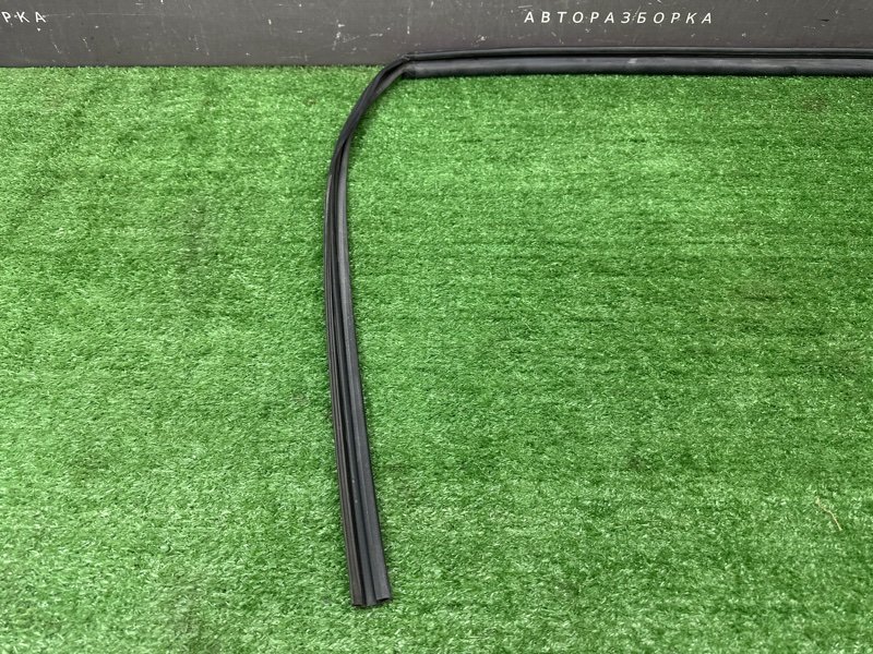 Уплотнитель стекла направляющий Chevrolet Spark