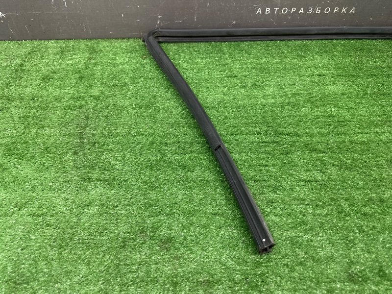 Уплотнитель стекла направляющий Chevrolet Spark