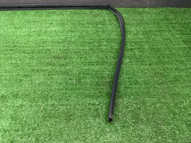 Уплотнитель стекла направляющий Chevrolet Spark