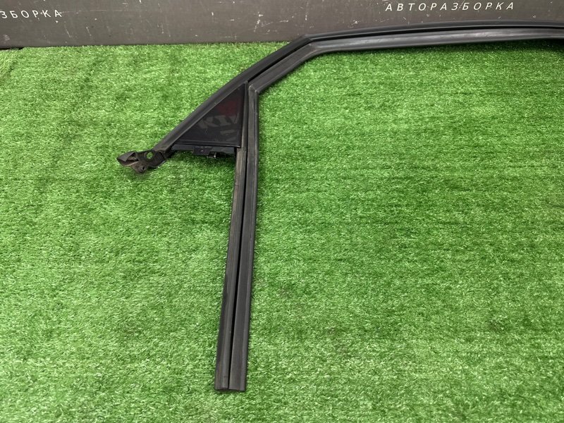 Уплотнитель стекла направляющий Citroen C 4