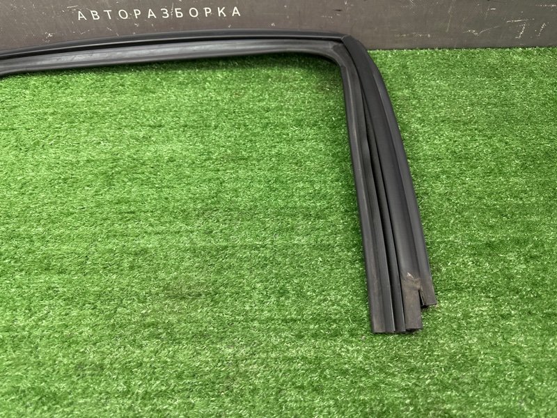 Уплотнитель стекла направляющий Citroen C 4