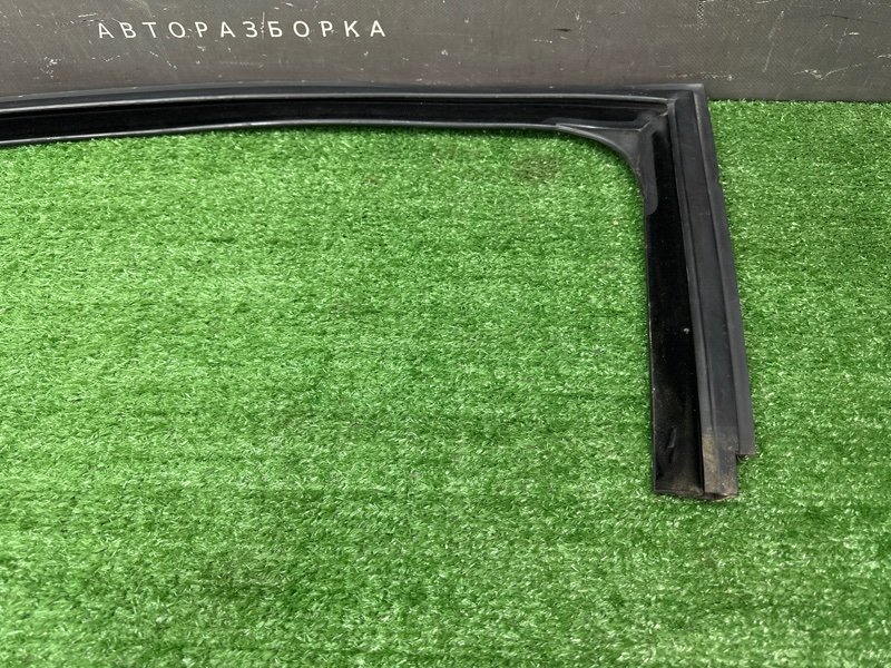 Уплотнитель стекла направляющий Citroen C 4