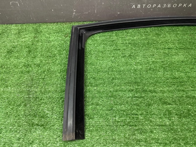 Уплотнитель стекла направляющий Citroen C 4
