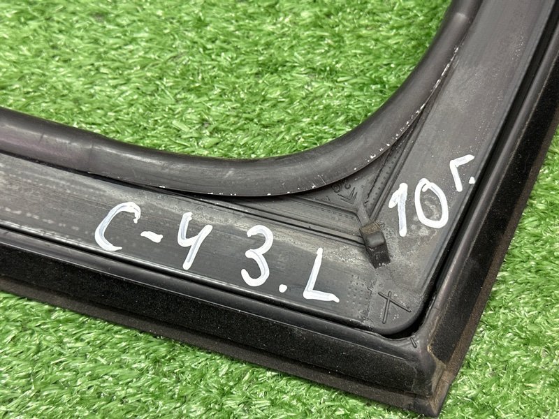 Уплотнитель стекла направляющий Citroen C 4