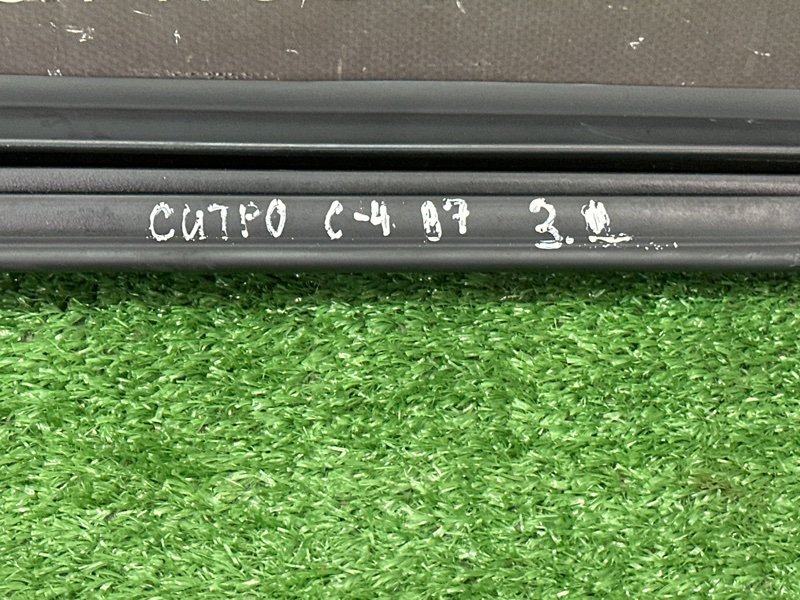 Уплотнитель стекла направляющий Citroen C 4