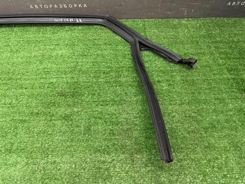 Уплотнитель стекла направляющий Citroen C 4