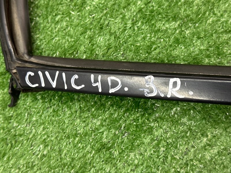 Уплотнитель стекла направляющий Honda Civic
