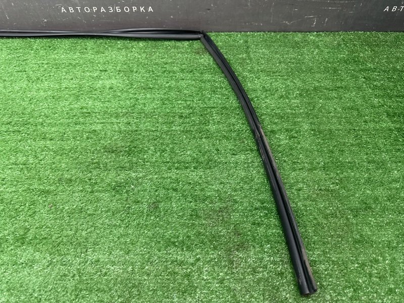 Уплотнитель стекла направляющий Honda Civic