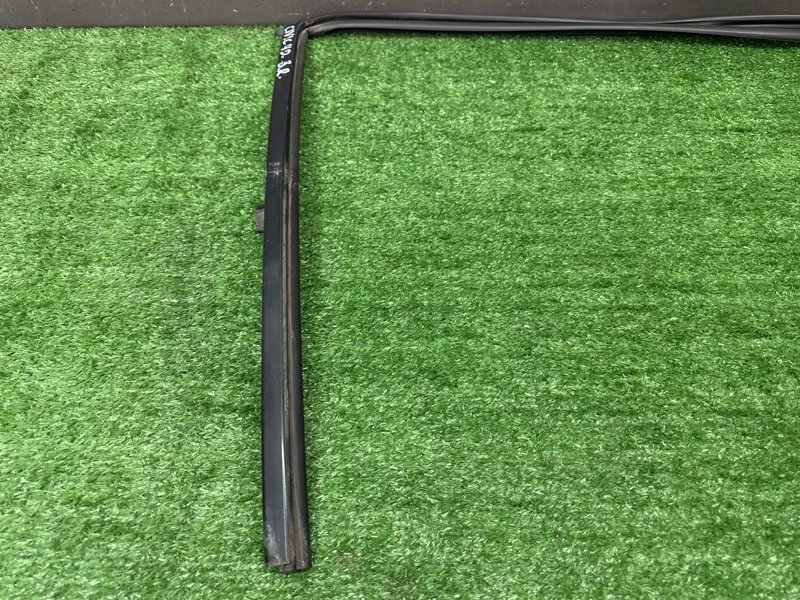 Уплотнитель стекла направляющий Honda Civic