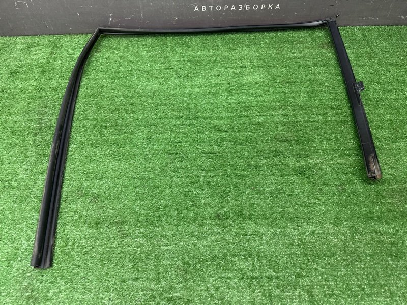 Уплотнитель стекла направляющий Honda Civic