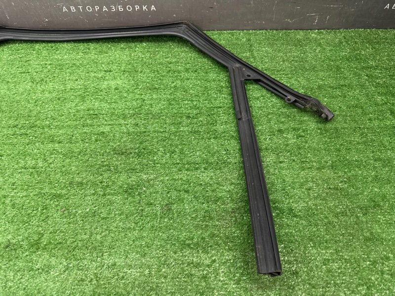 Уплотнитель стекла направляющий Citroen C 4